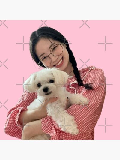 Alternative view of Dahyun Throw Pillow