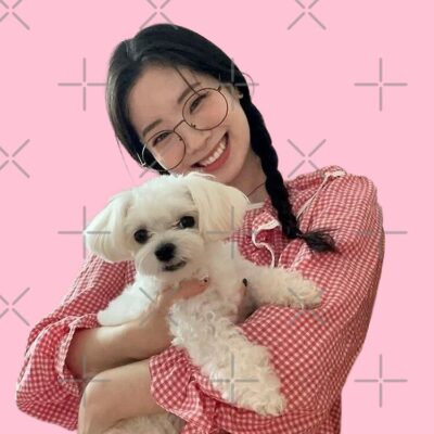 Alternative view of Dahyun Tote Bag