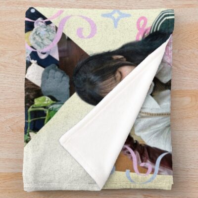 Alternative view of TWICE Ot9 Throw Blanket